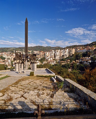 Assen memorial Veliko Turnovo The old city was the ancient capital of Bulgaria from 1187 two yearsafter the 1185 uprising against Byzantine rule proclaimed by brothers Assen and Peter untilthe Ottoman invasion in 1396 The memorial depictsthe brothers Assen Peter and Kaloyan and theirheir IvanAssen II