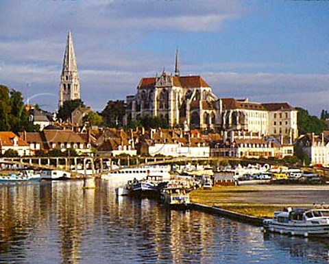 Auxerre and Gothic cathedral on River Yonne          Burgundy