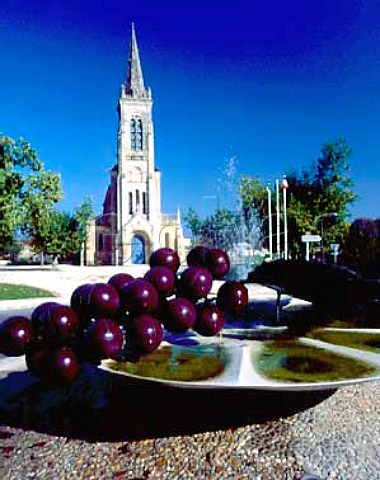 Grapes fountain by the church in Portets Gironde   France    Graves  Bordeaux