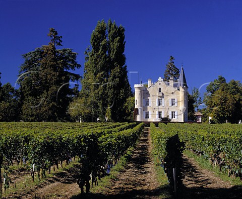 Chteau HautBergey viewed over its vineyard Lognan Gironde France PessacLognan  Bordeaux