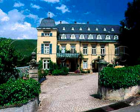 The Scharzhof manor house of Egon Mller with the  Scharzhofberg vineyard behind Wiltingen Saar  Germany  Mosel