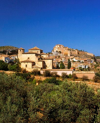 The old village of Alquzar in the foothills of the   Pyrnes north of Barbastro Aragon Spain  DO   Somontano