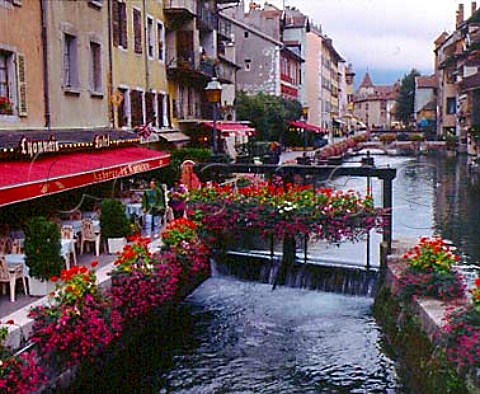 Sluice gate in the Canal du Thiou in the centre of  Annecy  HauteSavoie France RhneAlpes