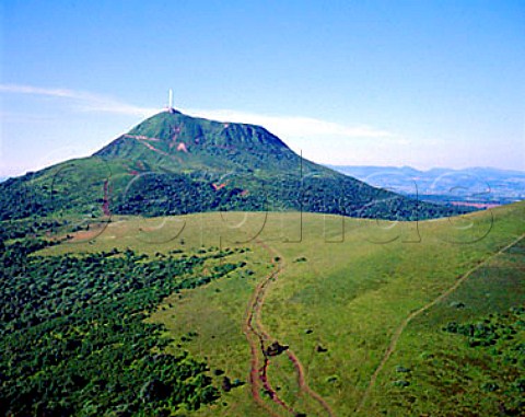 Puy de Dme 1465m an extinct volcano in the Parc   des Volcans dAuvergne west of ClermontFerrand   PuydeDme France  Auvergne