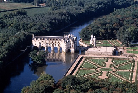 Aerial view of Chenonceau Chteau garden   and River Cher   Chenonceaux IndreetLoire France