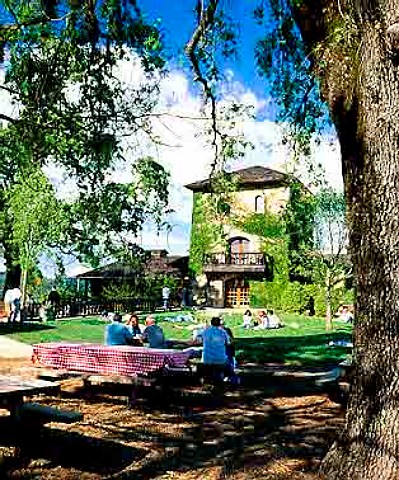 Picnicking in the garden of VSattui winery   StHelena Napa Valley California