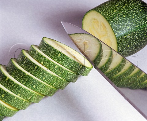 Slicing a courgette