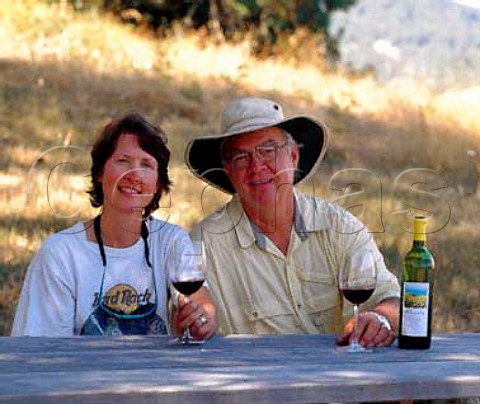 Earl and Hilda Jones with a bottle of their   Dolcetto    Abacela Winery Winston Oregon USA  Umpqua Valley AVA