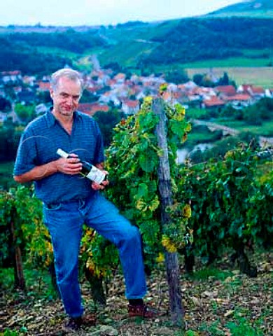 Helmut Dnnhoff in Hermannshhle vineyard of Weingut   Hermann Dnnhoff Niederhausen Germany  Nahe