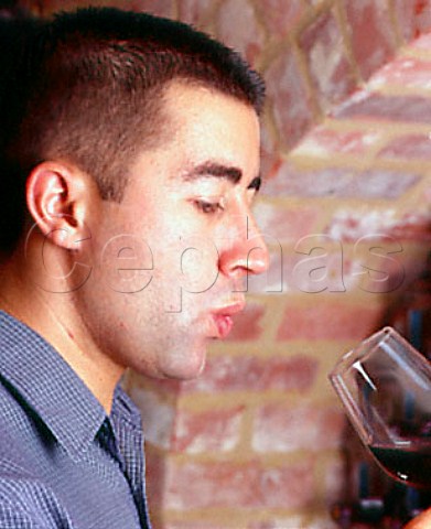 Sucking in air whilst tasting red wine