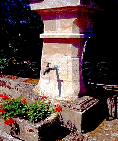 Old water pump in the grounds of Chteau Canon   StMicheldeFronsac Gironde France   CanonFronsac  Bordeaux