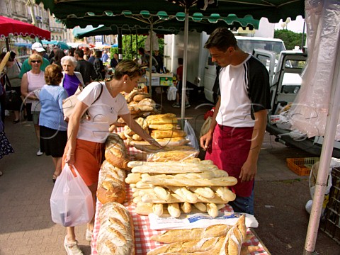Fresh bread on sale at Blaye market  Gironde   France Aquitaine