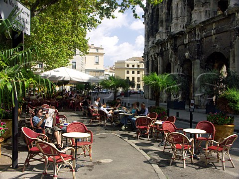 Terrace caf in the shadow of the Roman   Amphitheatre Nmes Gard France Languedoc