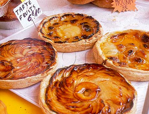 Apple pineapple and apricot tartes on sale at   LIsleenDodon market Gers MidiPyrnes France