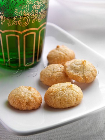 Mini amaretti biscuits