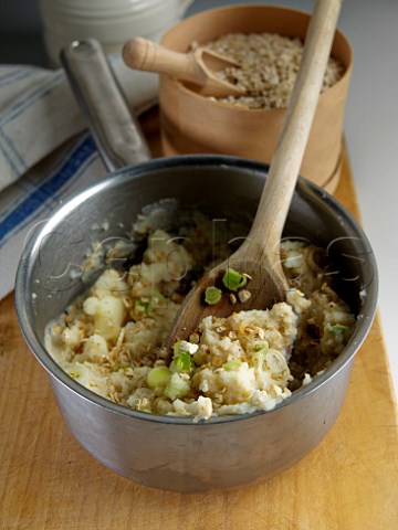 Saucepan of scottish skirlie mashed oats