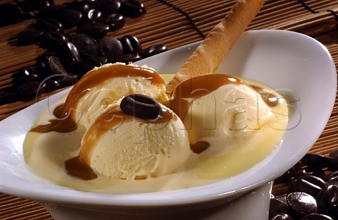 Vanilla icecream with coffee sauce