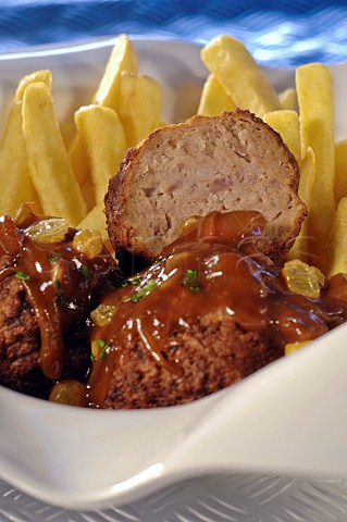 Meatballs with tomato sauce and chips