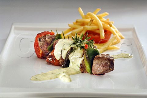 Fillet steak and pepper kebab with chips