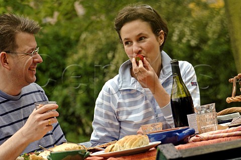Couple enjoying an openair lunch