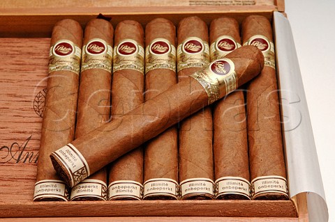 Box of Padron Anniversary 1964 Diplomaticos cigars Havana Cuba