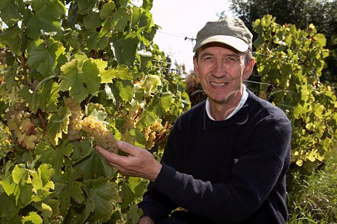Jean Thvenet in old chardonnay vineyard of Domaine de la Bongran in Quintaine near Cless SaneetLoire France MconCless  Mconnais