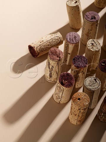 Red and white wine corks with tartrate crystals