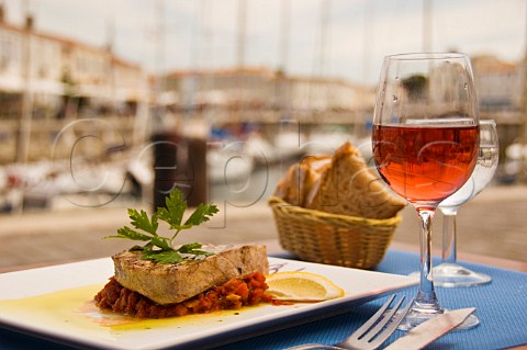 Tuna steak and ros wine at harbour front restaurant StMartindeR Ile de R CharenteMaritime France PoitouCharentes