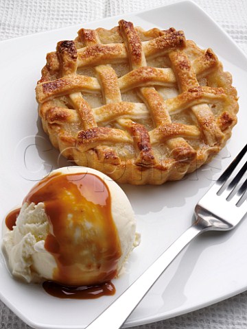 Apple pie with vanilla ice cream