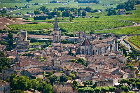 Stmilion surrounded by its vineyards Gironde France  Saintmilion  Bordeaux