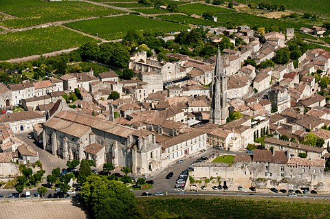 Stmilion surrounded by vineyards Gironde France  Saintmilion  Bordeaux