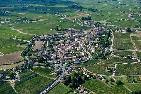 Stmilion surrounded by its vineyards Gironde France Saintmilion  Bordeaux