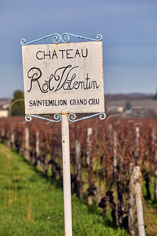 Sign in winter vineyard at Chteau Rol Valentin Stmilion Gironde France Saintmilion  Bordeaux