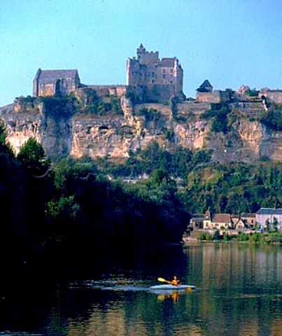 Chteau of Beynac above the Dordogne River   Dordogne France
