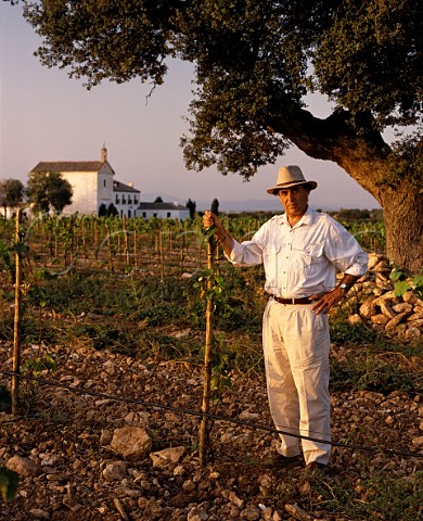 Carlos Falco Marques de Grion in vineyard of   young Syrah vines on his Valdepusa estate at Malpica de Tajo Castilla La Mancha Spain