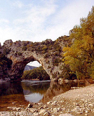 Pont dArc a natural bridge cut through the rock of   the Ardche Gorge  Ardche France  RhneAlpes