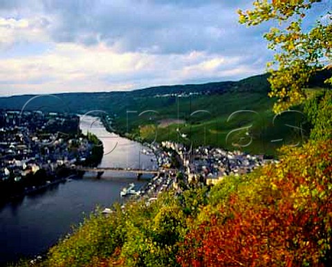 BernkastelKues overlooked by the Doctor and Graben   vineyards Germany       Mosel