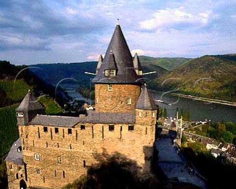 Burg Stahleck castle standing above Bacharach town   on the west bank of the Rhine  Germany               Mittelrhein