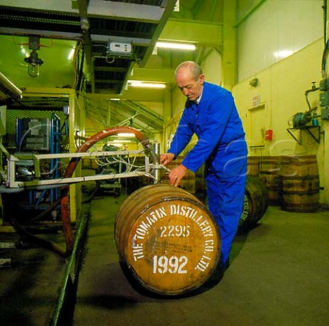 Filling casks with spirit at Tomatin Distillery   Tomatin Invernessshire  Scotland