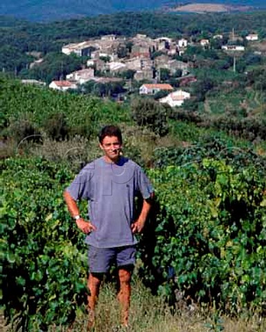 Frdric Albaret of Domaine StAntonin in one of his   Syrah vineyards above La Liquire Hrault France    AC Faugres