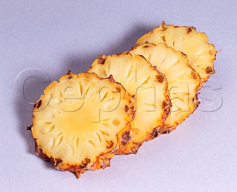 Queen pineapple slices