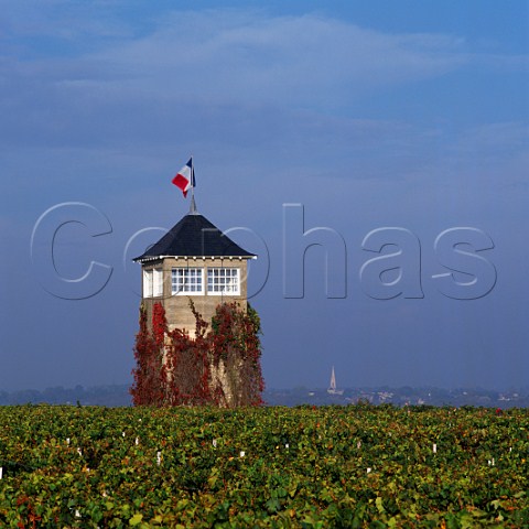 Tower in vineyard of Chteau Coufran StSeurindeCadourne Gironde France   Mdoc  Bordeaux