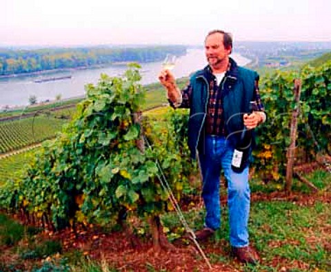 Fritz Hasselbach of Weingut Gunderloch in his   Pettenthal vineyard Nackenheim Germany     Rheinfront  Rheinhessen