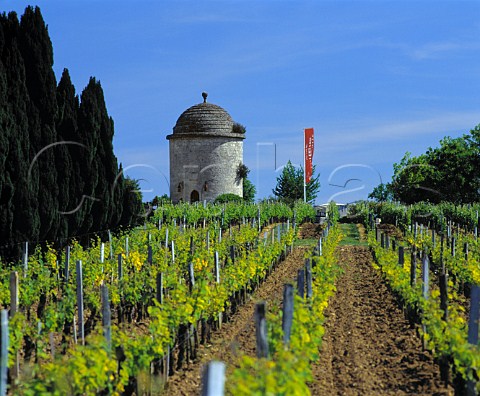 Tower in the vineyard of   Chteau BalestardlaTonnelle Stmilion Gironde   France       Stmilion  Bordeaux