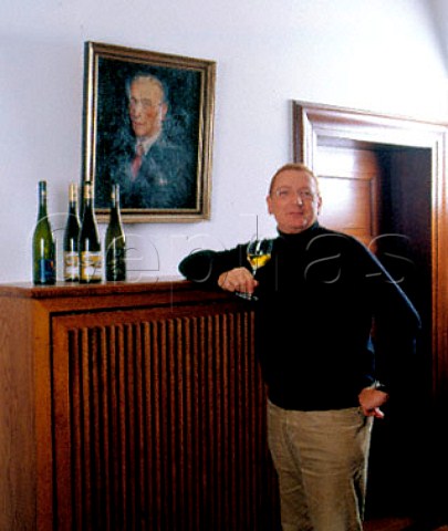 Raimund Prm winemakerowner of Weingut SAPrm   next to a portrait of the winerys founder Sebastian   Alois Prm Wehlen Germany    Mosel