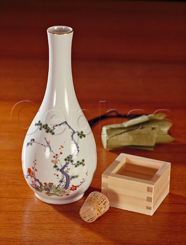 Decorative porcelain bottle of daiginjo quality   Takizawa Juhou Japanese sake with wooden cup masu