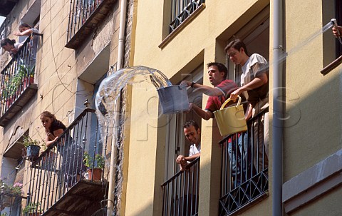 Throwing water from balcony onto the   revellers below during the weeklong   Wine Festival of San Mateo in Logroo    La Rioja Spain      Rioja Alta