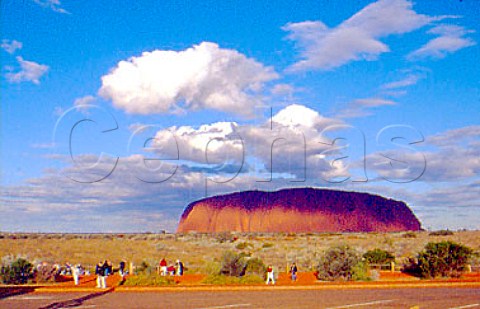 Tourists at Uluru Ayers Rock   Uluru  KataTjuta National Park   Northern Territory Australia