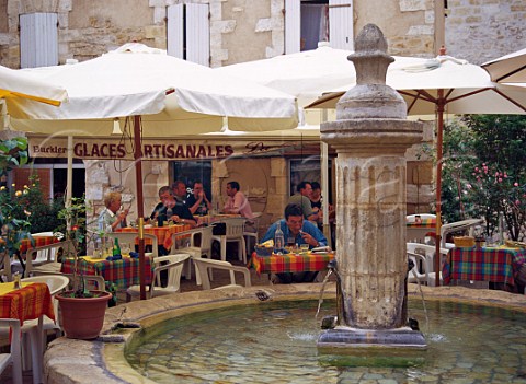 Openair restaurant by fountain in Place Plissire   Bergerac Dordogne France