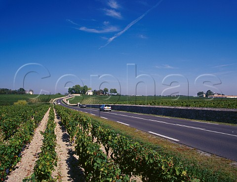 The D2 road where it passes between the chteaux of   PichonLonguevilleBaron and   PichonLonguevilleComtessedeLalande with   Chteau Latour on the right        Pauillac Gironde France   Mdoc  Bordeaux